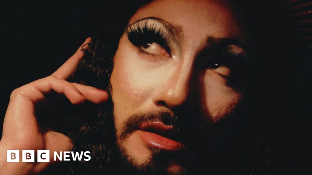 Pura Luka Vega: Philippine drag queen faces backlash for Jesus act