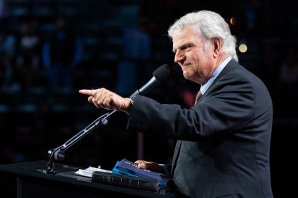 Over 8,000 attend Franklin Graham's God Loves You Tour