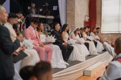 Chicago church hosts joint wedding for 7 immigrant couples