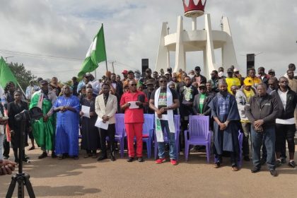 Protesters Block Roads, Hold Sunday Service In Plateau