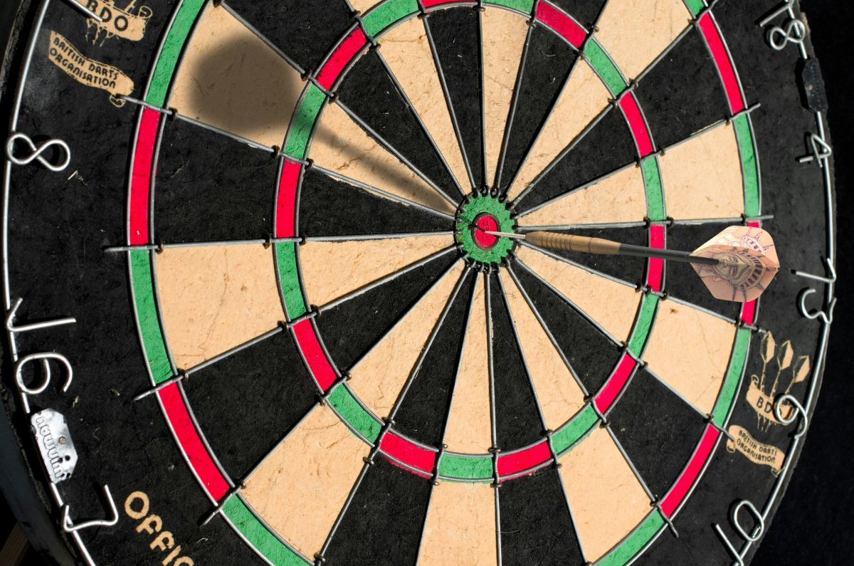 WDF threatens action after female dart player refuses to play man
