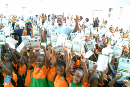 Akwa Ibom indigenes in diaspora donate books to support Eno’s agenda on education