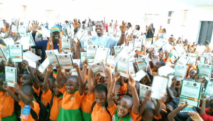 Akwa Ibom indigenes in diaspora donate books to support Eno’s agenda on education