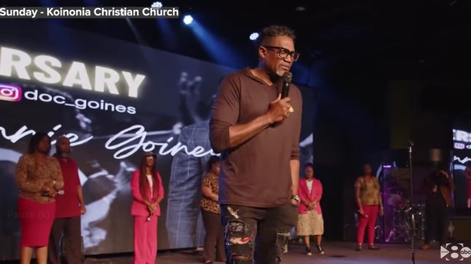 Texas pastor returns to pulpit 3 months after arrest for assault