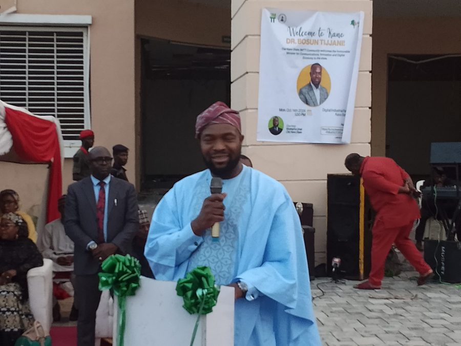 Nigeria to Invest $2 Billion in Fiber Optic Infrastructure Project – Voice of Nigeria