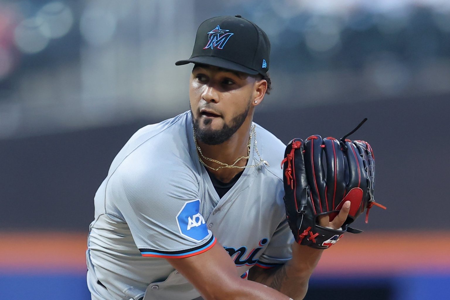 Marlins claim Christian Roa, begin post-World Series roster crunch - Marlins