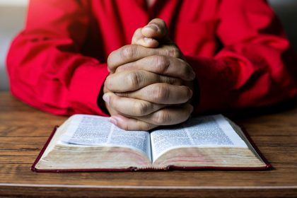 Scripture-engaged Americans give more to charity: study