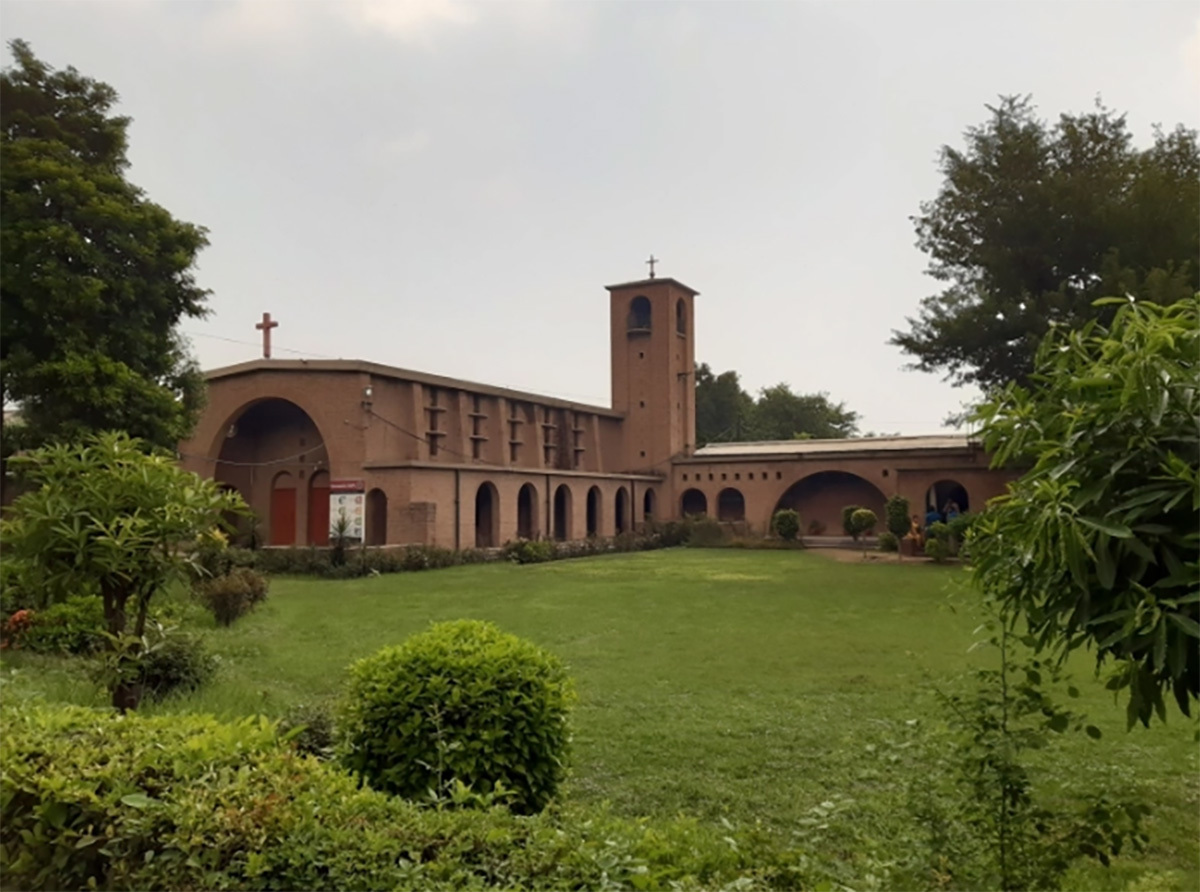 Pakistan's oldest seminary removes head amid corruption scandal