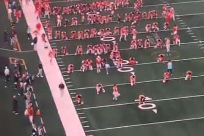 Ohio State players kneel in prayer on field before Cotton Bowl