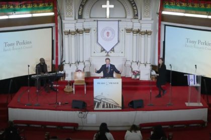 Christians gather in downtown DC to invoke God's blessing on US