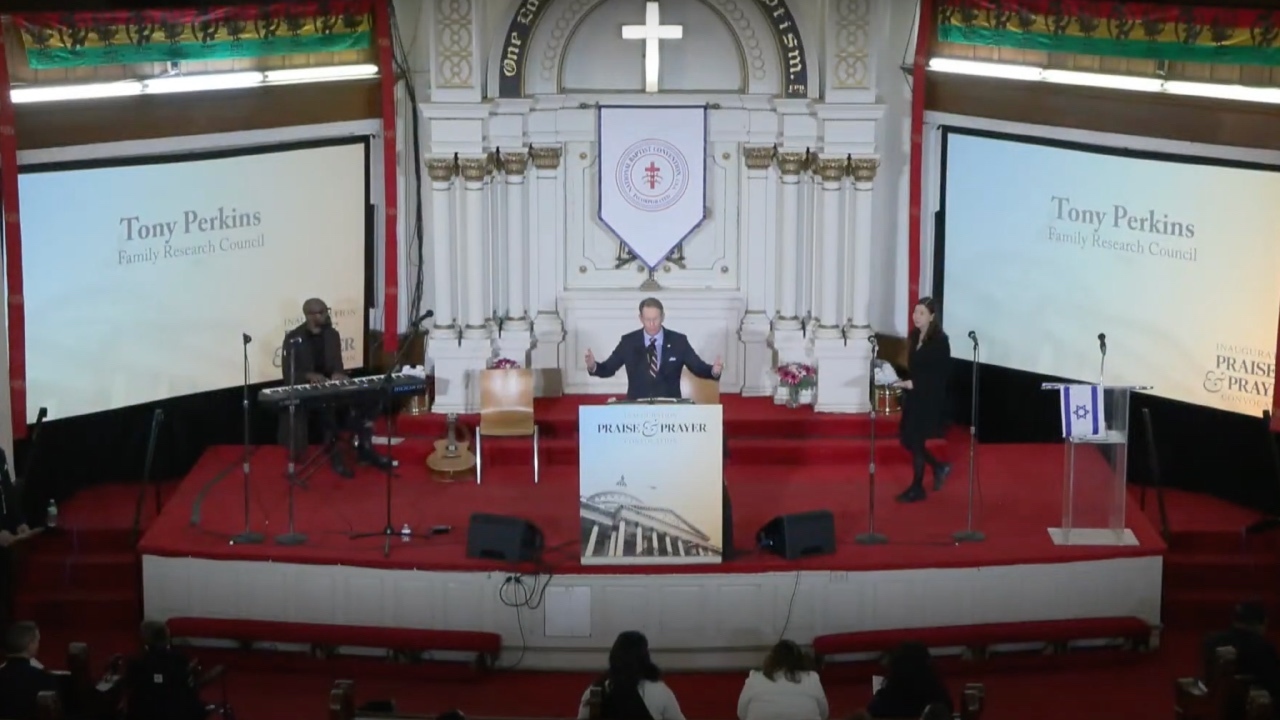 Christians gather in downtown DC to invoke God's blessing on US