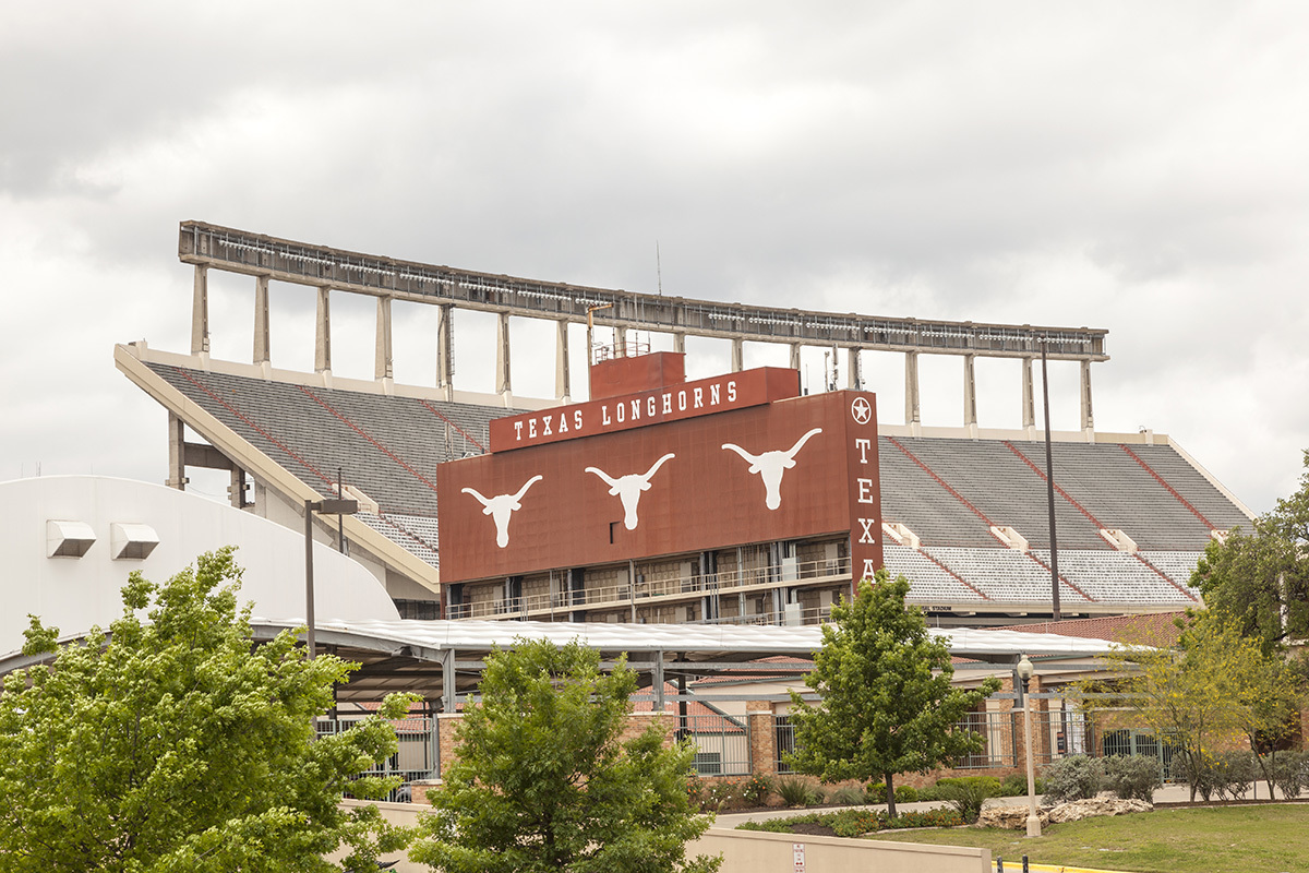 UT Austin syllabus offers 'extra credit' for cross-dressing