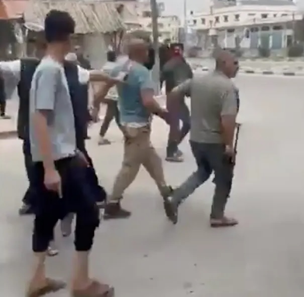 Abu Samra clan executes Hamas policeman in for killing their son