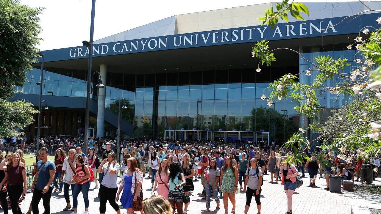 Grand Canyon celebrates record number of graduates on 75th anniv.