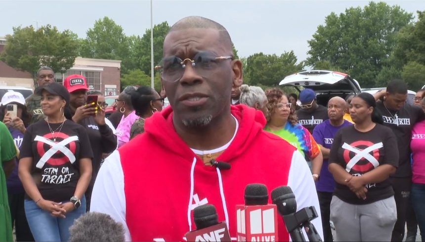 Pastor Jamal Bryant protests Target in honor of George Floyd