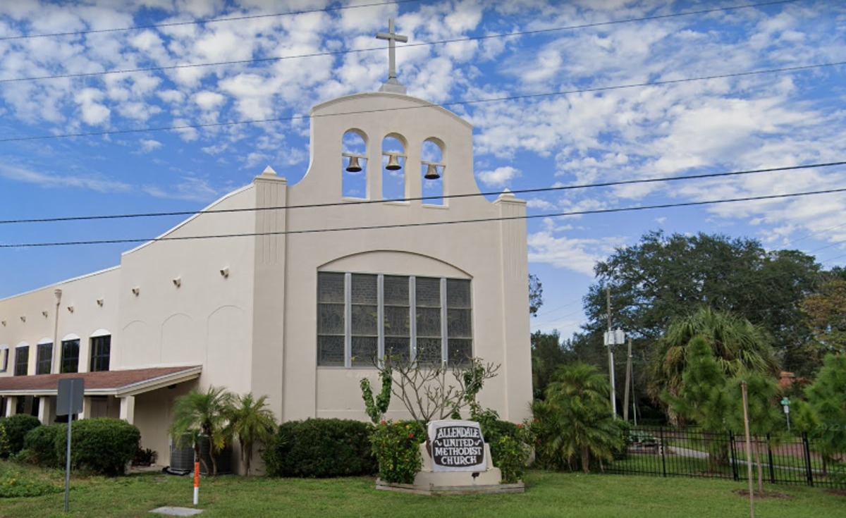 Florida church charges sheriff's office $10K for parking lot use