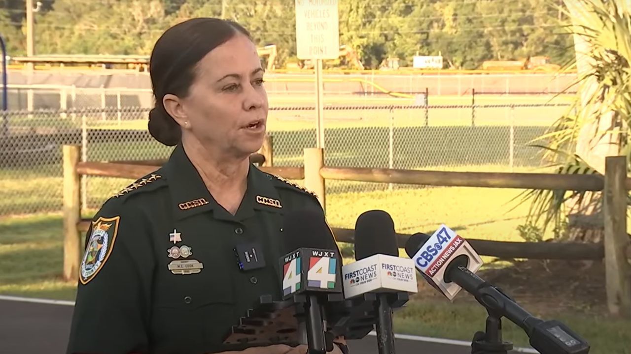 Florida teen walks mile to church to confess to killing parents