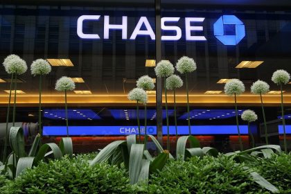 Trump alleges political 'de-banking' by JPMorgan Chase, BofA