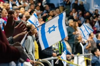 1,000 Evangelicals gather at Hispanic church for 'Bless Israel'