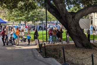 Hundreds attend California church's workshop on ICE raids